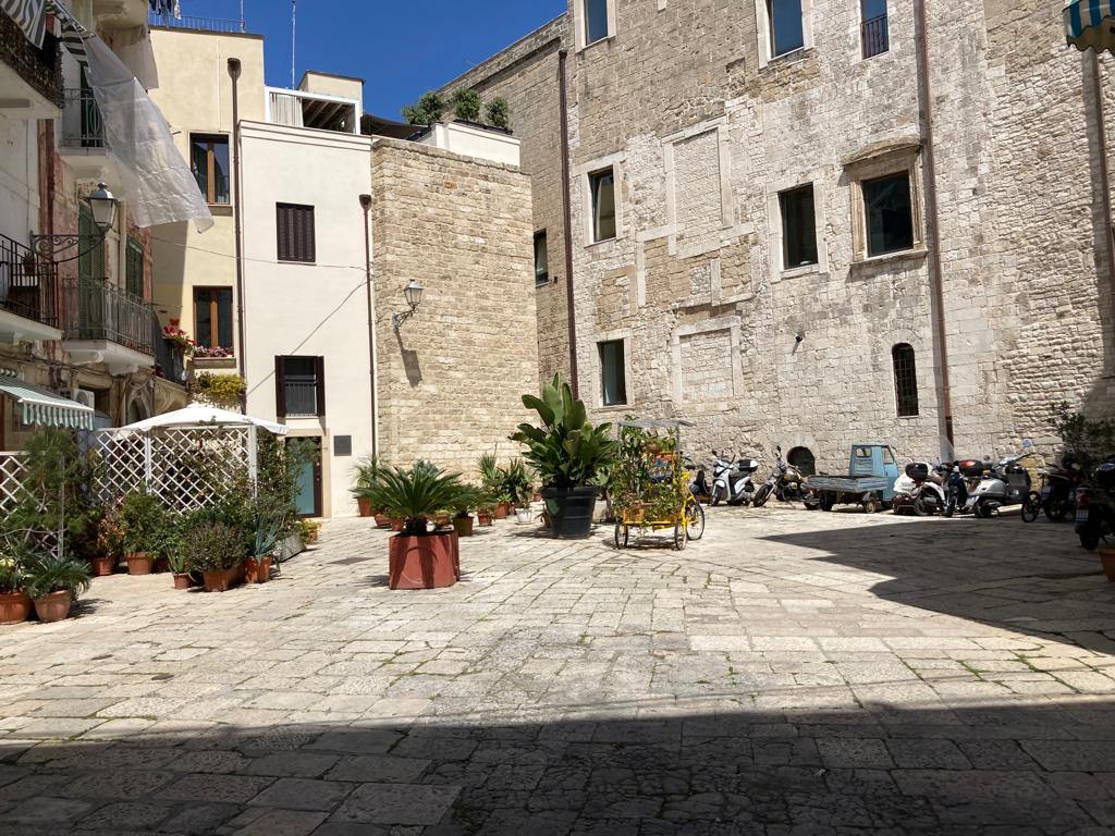 Bari Puglia Street Italia - Jean Michel Voyage